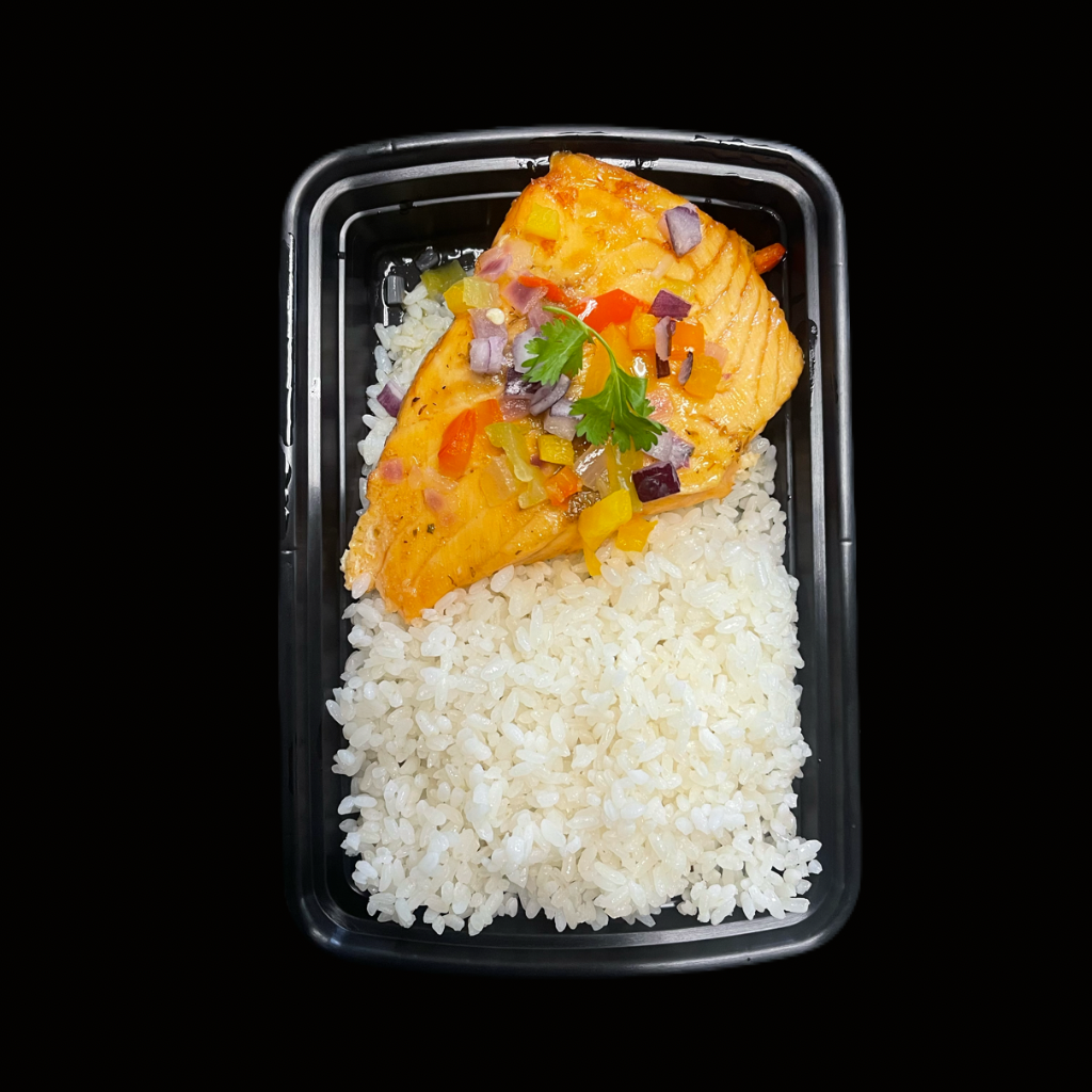 Arroz Blanco / Salmón Encebollado