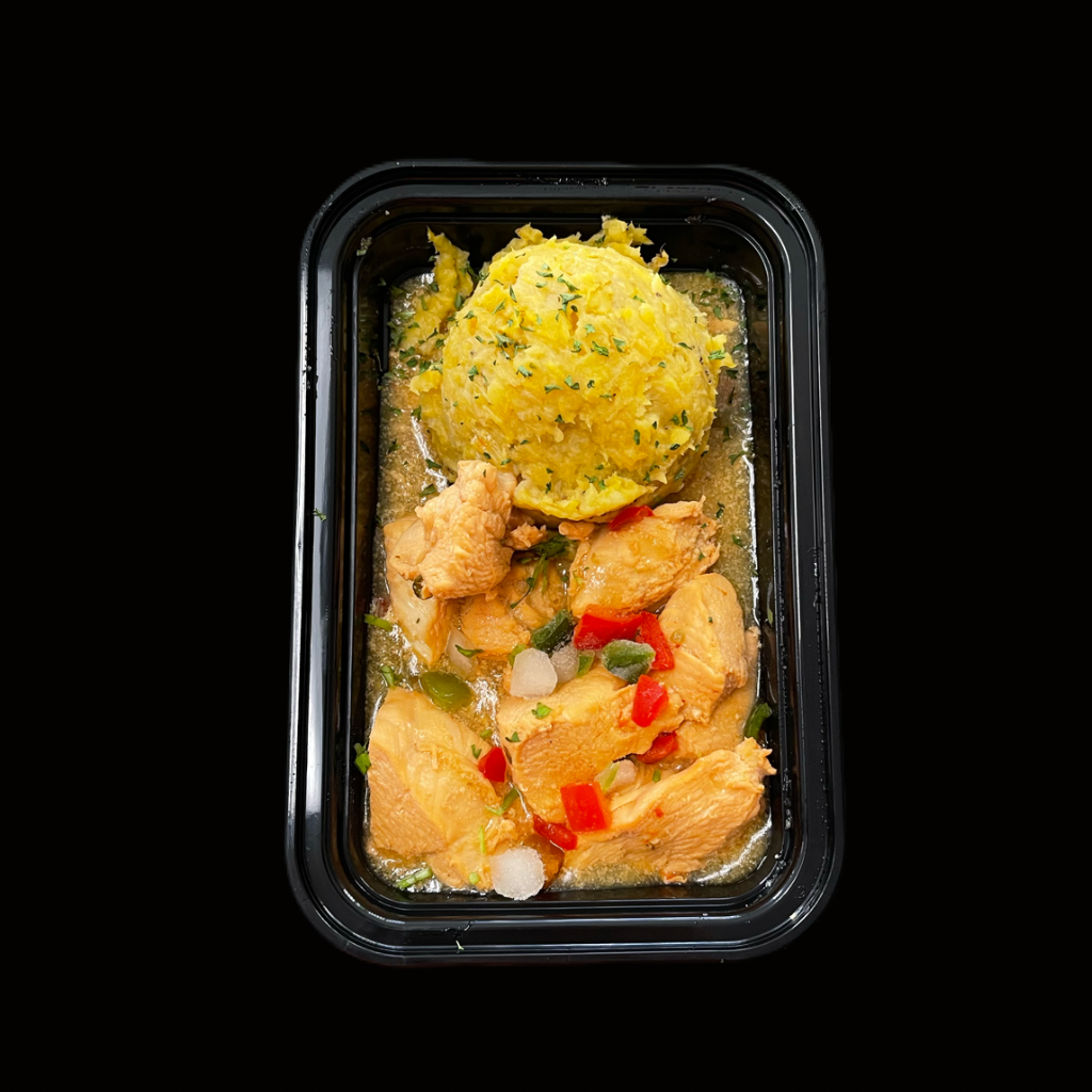 Majado de Amarillo/ Pechuga al Ajillo Criollo