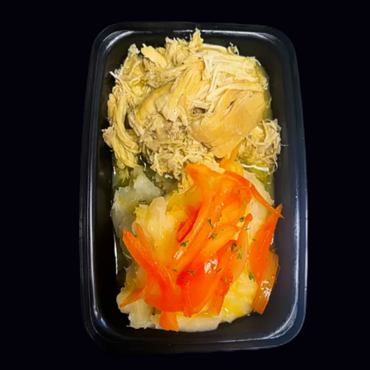 Majado de Yuca al Mojo/ Carnitas de Pollo  en Gravy