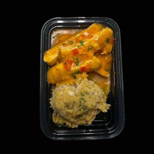 Majado de Amarillo/ Pechuga al Ajillo Criollo