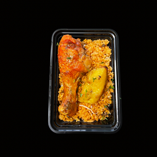 Arroz con Gandules con coco / Muslo Asado/ Amarillo al horno