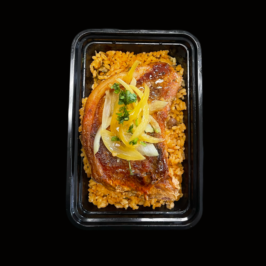 Arroz con Gandules   / Chuleta al horno Encebollada